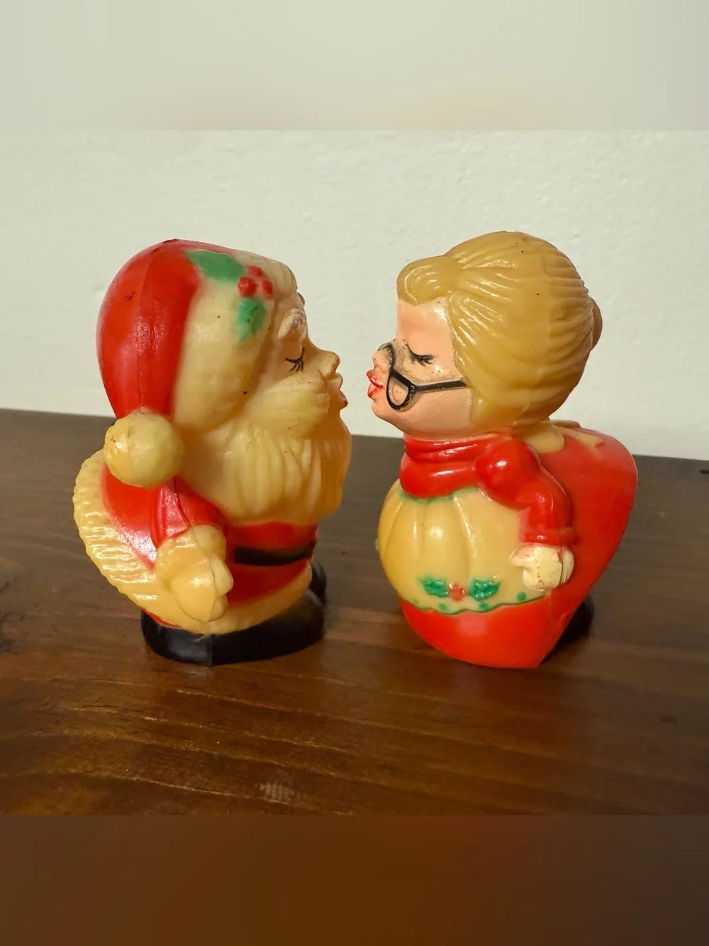 Vintage Risqué Plastic Santa & Mrs Claus Kissing Salt & Pepper Shakers